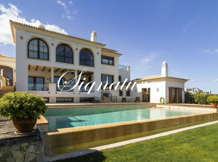 5 Bedroom Elegant Villa located in Exclusive Golf and Country Club.