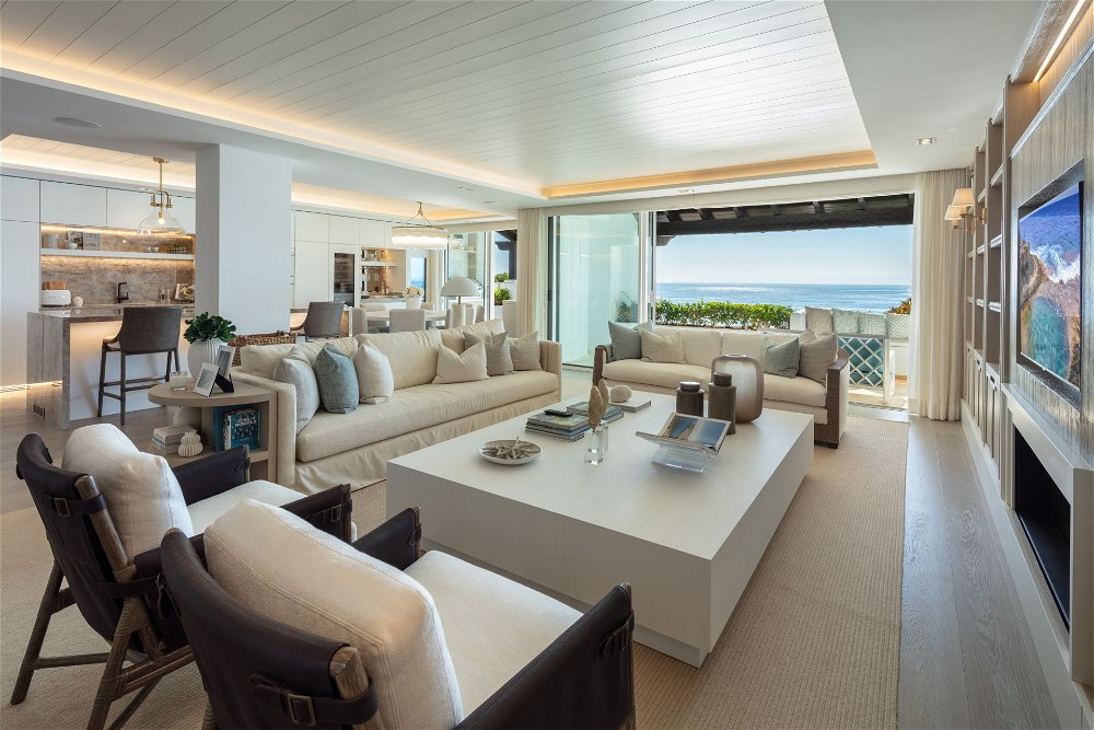 Luxury duplex penthouse with sea views in Puente Romano, Marbella 1111176294