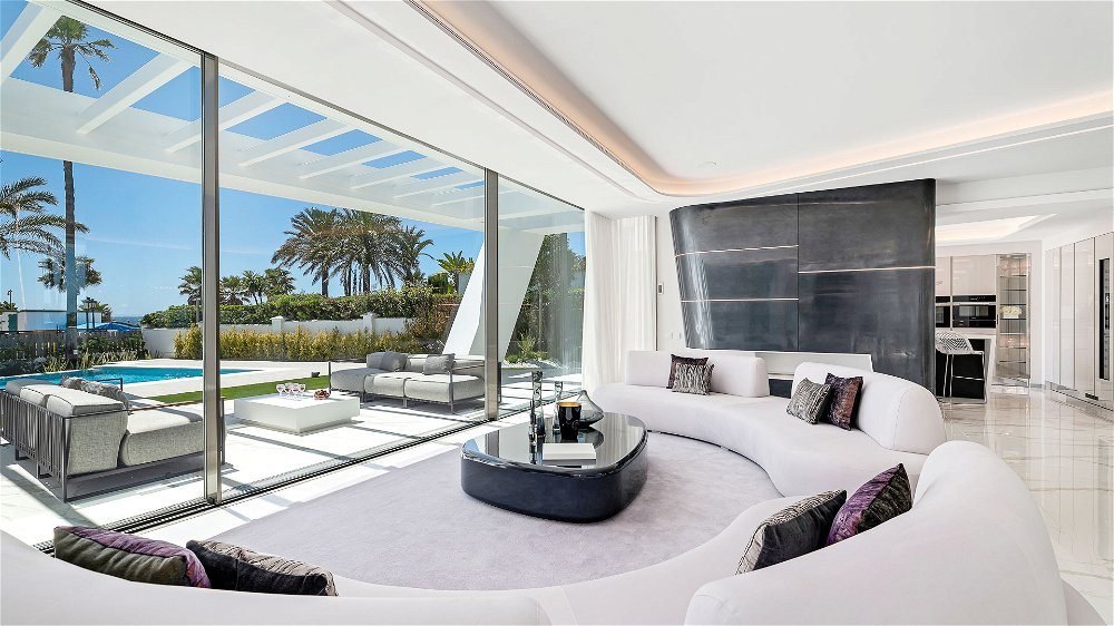 Newly built luxury frontline beach villa 1198230021