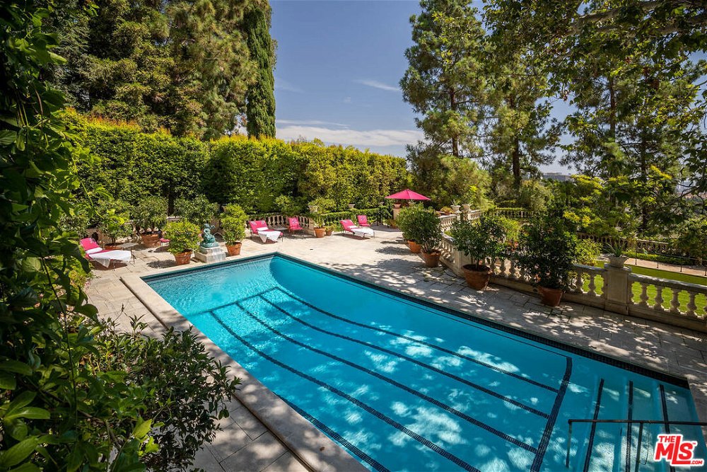 For sale an exceptional property in Los Angeles 130879271