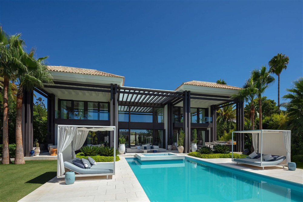 Buying a dream villa in La Cerquilla in the heart of Marbella, Spain 1462506090