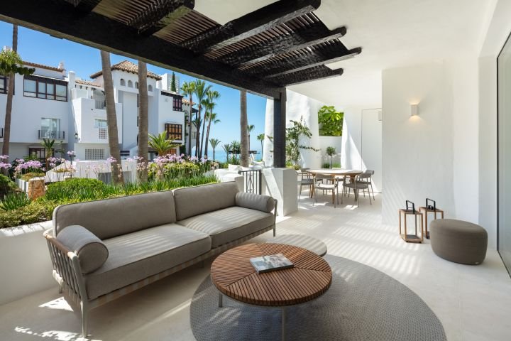 Invest in this modern sea view apartment at Puente Romano, Marbella 1490365442