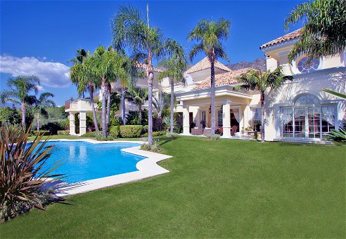Elegant mansion in sought-after complex Sierra Blanca 1535248373