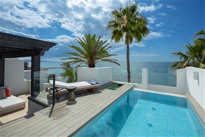 A Luxury Beachfront Oasis to Discover Absolutely! 1538932594