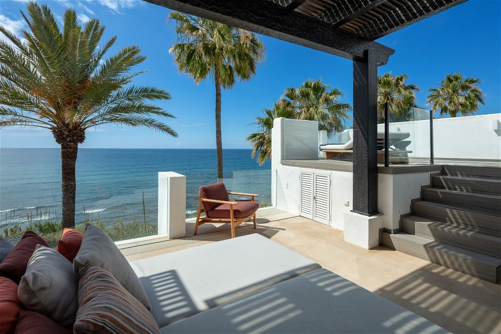 A Luxury Beachfront Oasis to Discover Absolutely! 1538932594