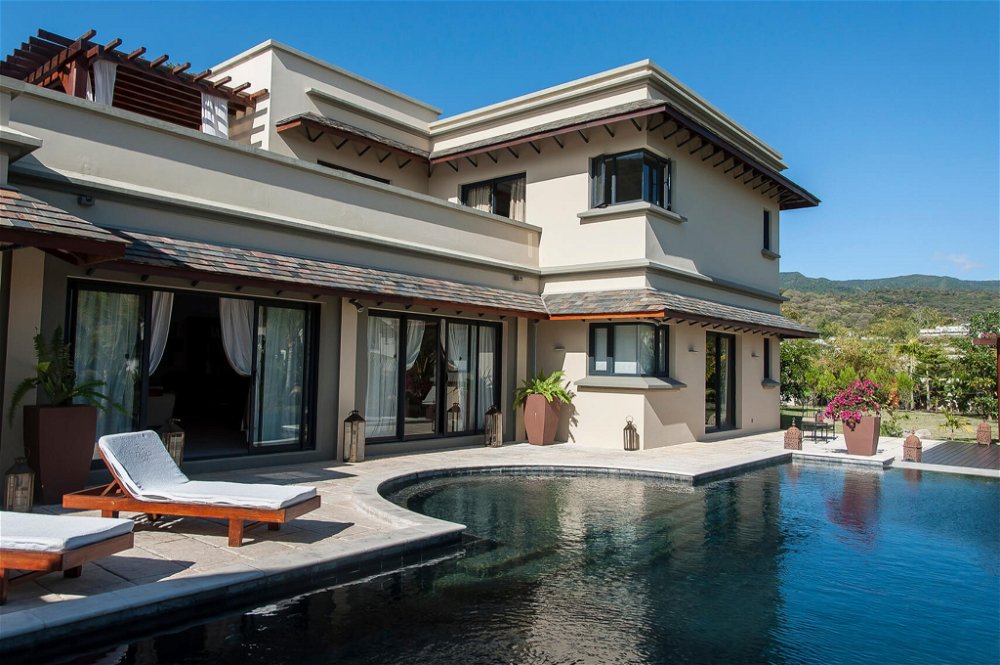 Prestigious 5-bedroom villa in a lush setting for sale in Black River 1583374654