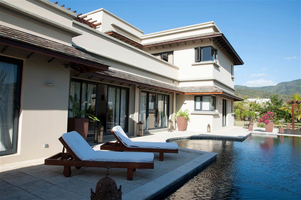 Prestigious 5-bedroom villa in a lush setting for sale in Black River 1583374654