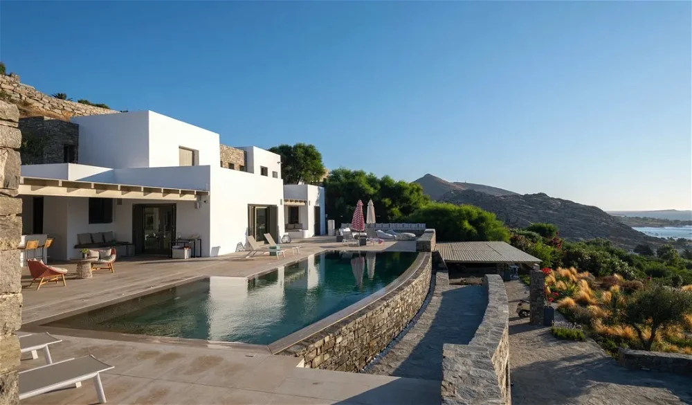Luxurious villa for sale with pool and sea views 1654386570
