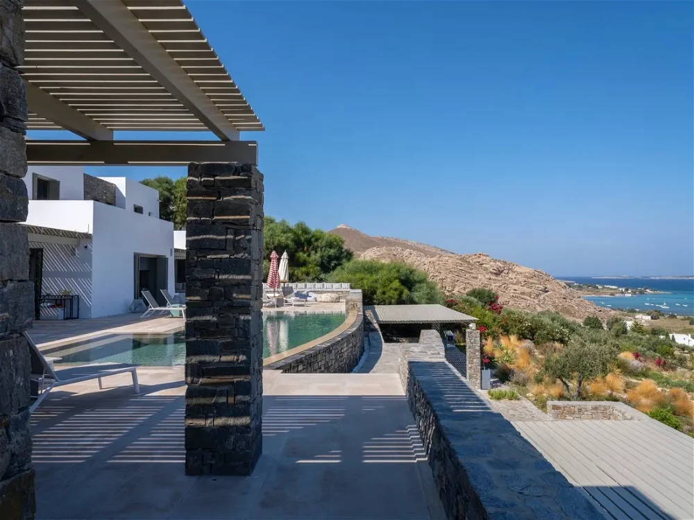 Luxurious villa for sale with pool and sea views 1654386570