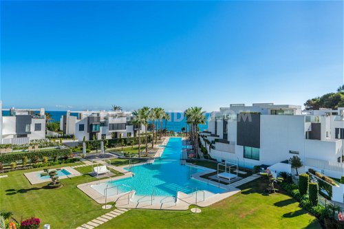 Luxury seaside townhouse in Estepona with panoramic views 172940206