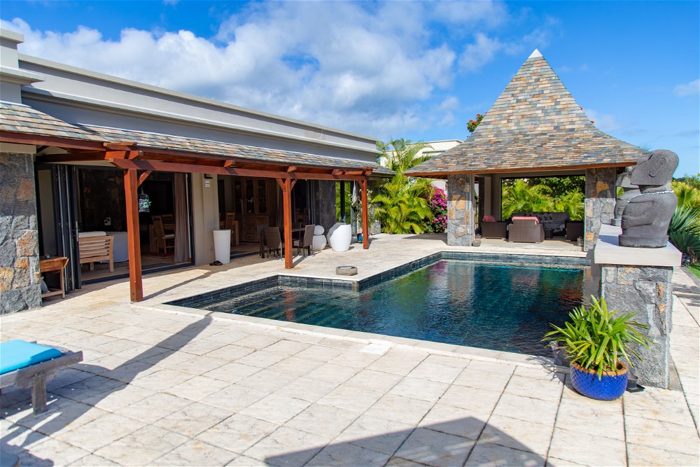 Invest in a superb villa with swimming pool in a green setting in Black River, Mauritius. 1818562909
