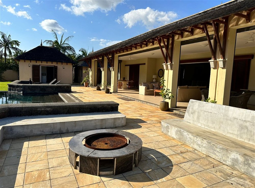 Investing in a luxury villa on the Tamarina golf course in West Mauritius 1865410837