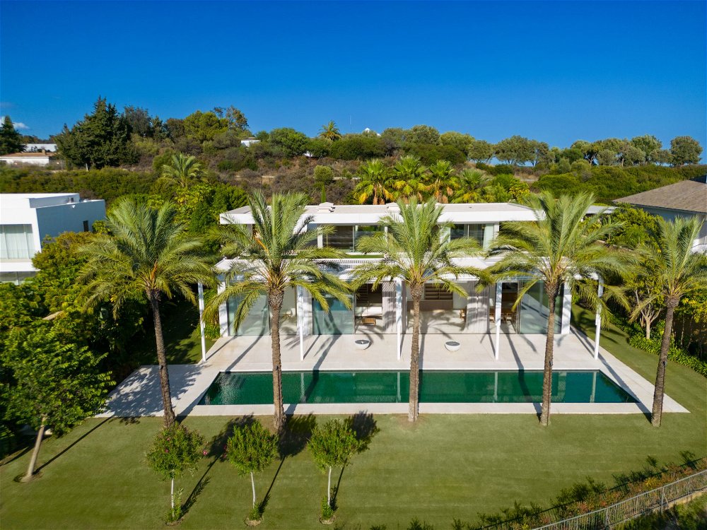 Exceptional golf-front villa for sale on the Costa del Sol 1910424231
