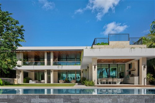 Luxury beachfront property for sale with pool on Isle of Palms, Miami Beach 1926439516