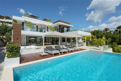 Buying a luxury villa with pool in Marbella located in the coveted Golf Valley of Nueva Andalucía. 2086862379