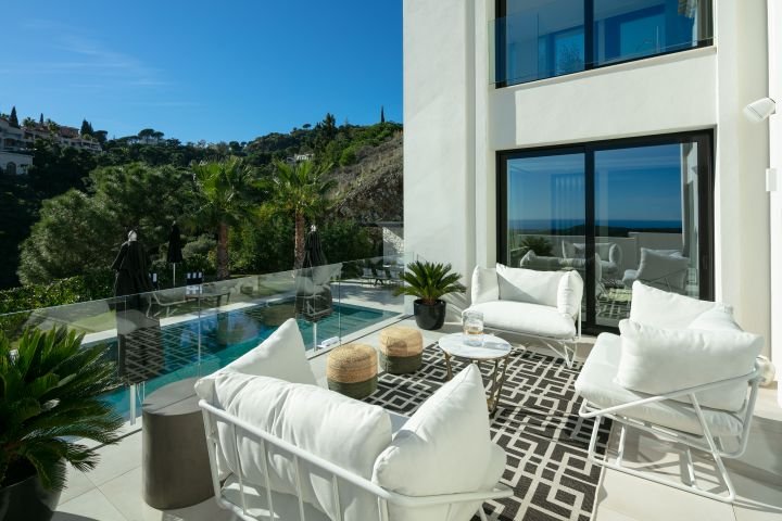 Contemporary villa with sea view for sale in Marbella 2132238817
