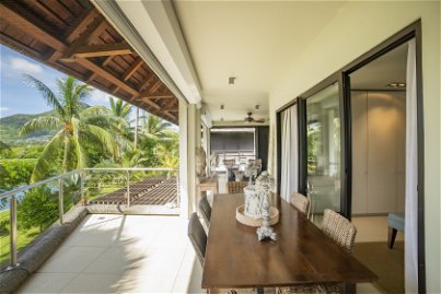 For sale very beautiful villa at a few steps from the bay of Tamarin in the west of Mauritius 2249633810