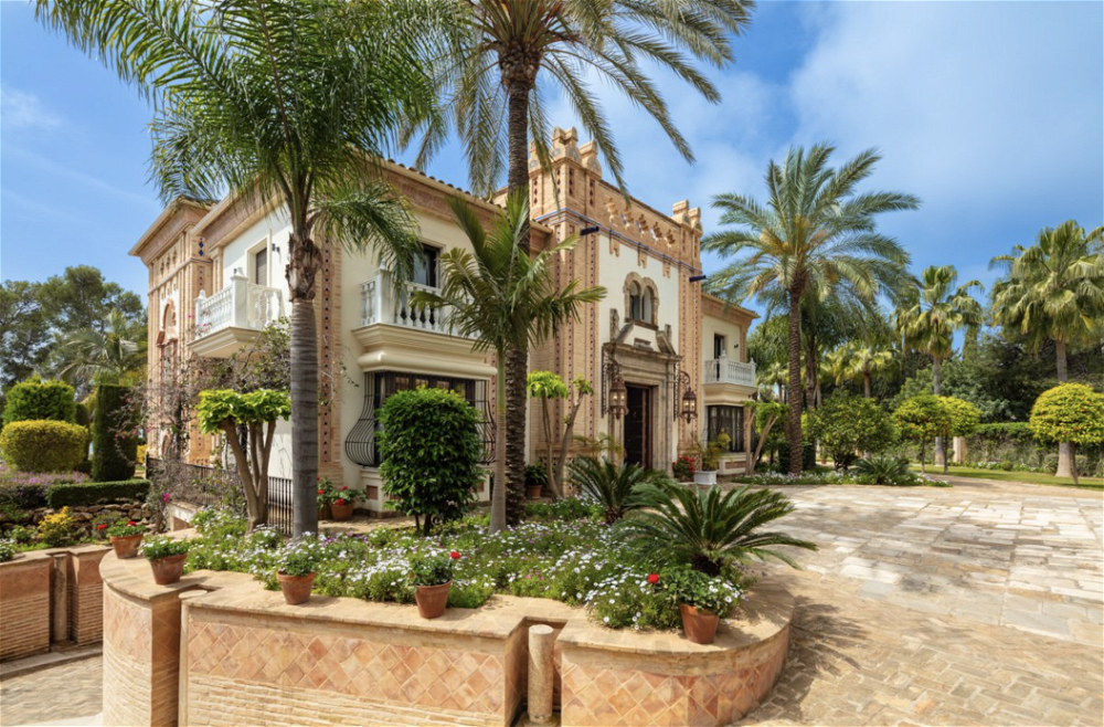 Beautiful home located in a prestigious gated community of 7 villas 2251394214