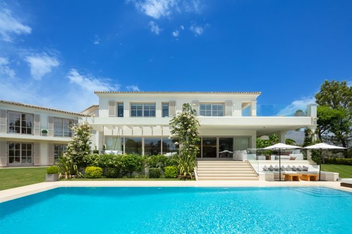 Magnificent frontline Golf villa for sale in Marbella 2458965003