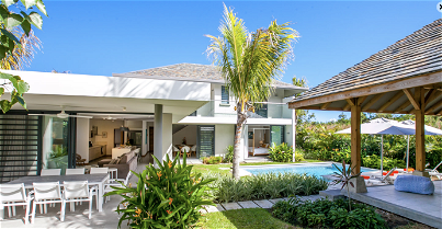 For sale superb villa in the heart of Black River in Mauritius 2499211250