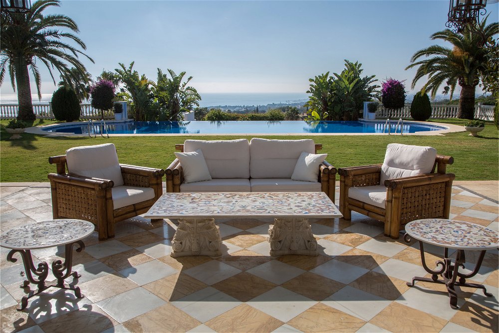 Family mansion with panoramic sea views in Nagüeles 2520864426