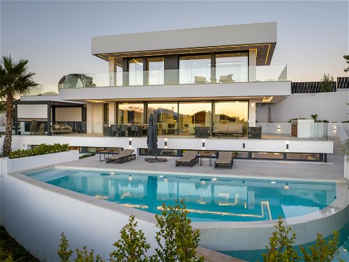 Modern luxury villa in Nueva Andalucía with panoramic views of the Mediterranean Sea 2935633120