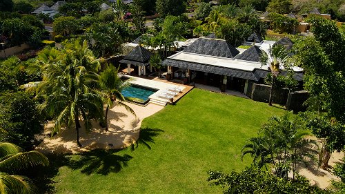 For sale a magnificent luxury villa on the Golf de Tamarina in the west of Mauritius 3205452059