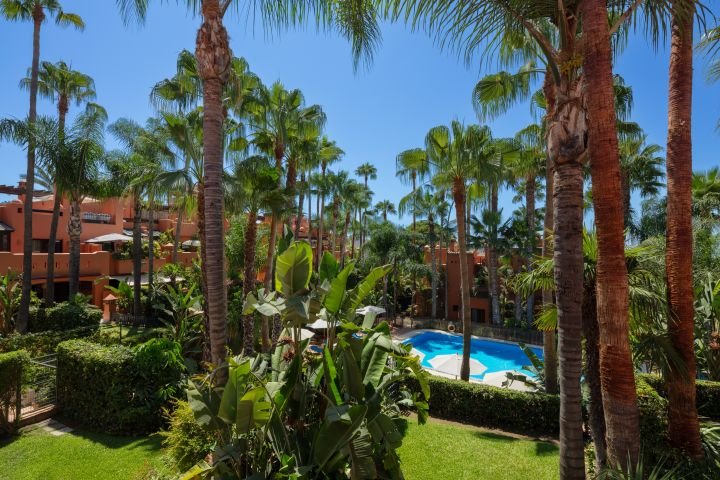 Luxury townhouse in Altos de Puente Romano, Marbella – Your prestigious oasis on the Golden Mile. 3478060615