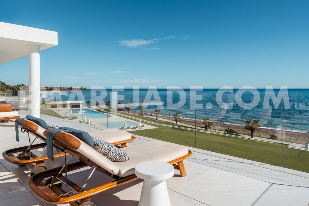 Luxury penthouse on the first line of the beach in Estepona, Costa del Sol 351665525