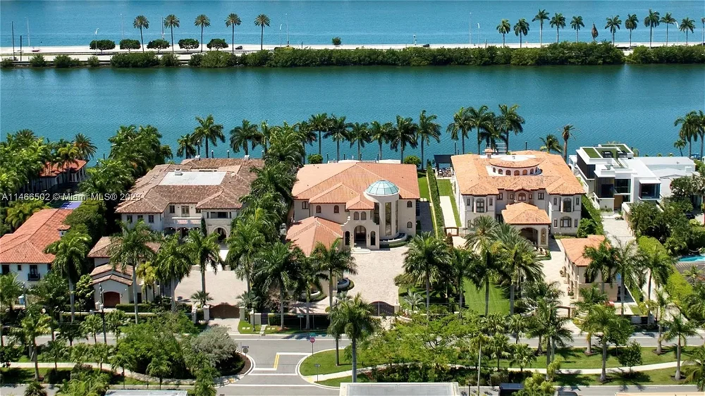 For sale: luxury 3-home complex on Palm Island – exclusive living in Miami Beach! 3538859620