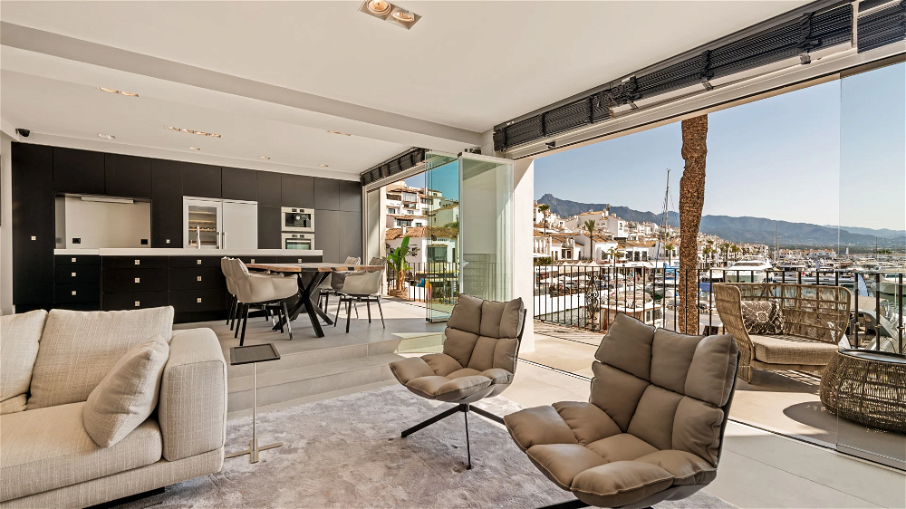 2-bedroom apartment on the front line of Puerto Banús 3972268926