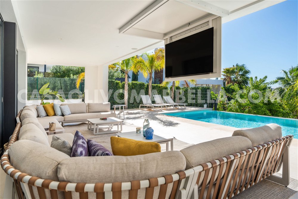 6-bedroom luxury villa for sale in Los Olivos, Nueva Andalucía, Marbella 4096336607