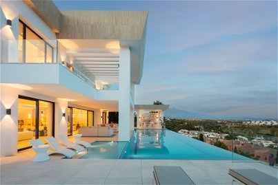 Buy a luxury villa in Estepona with sea and golf views 512975084
