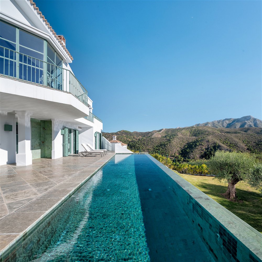 Exceptional villa with Andalusian touches and panoramic views of the Mediterranean coast for sale 557347243