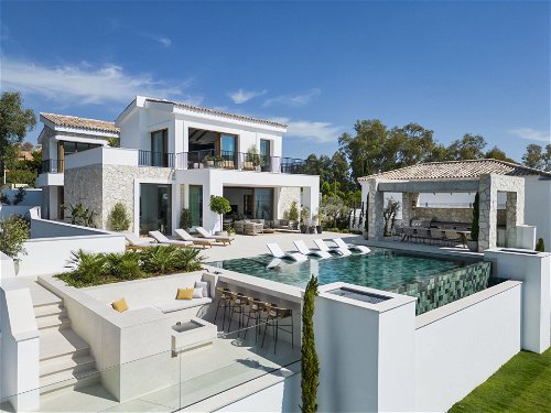 Traditional and modern luxury villa with sea view for sale on The Hills in La Quinta 571047585