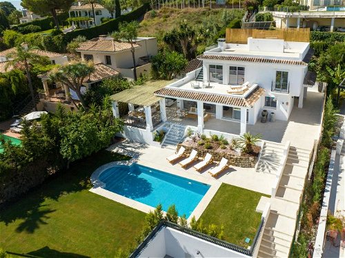 Spacious modern villa with pool and sauna for sale in Marbella 61949110