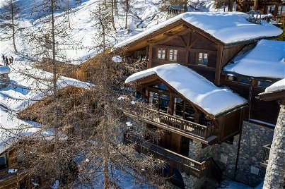 Exceptional chalet in Carats, Val d’Isère: mountain luxury and panoramic views 657063860