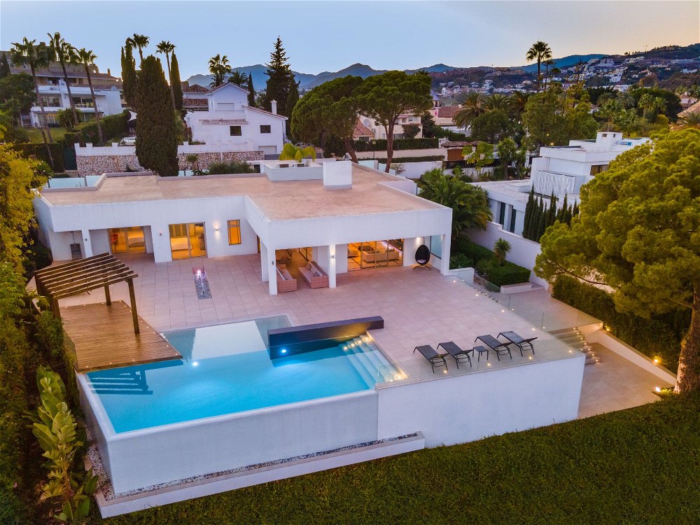 Invest in a beautiful villa with swimming pool in Marbella in the south of Spain 875278599