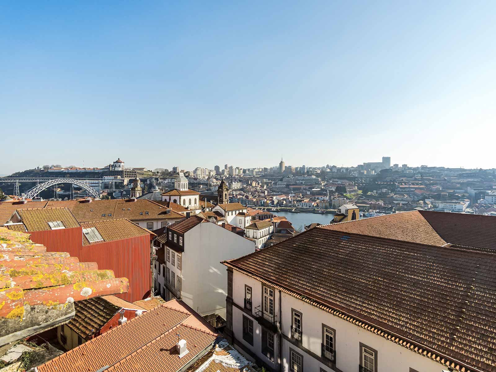 Three-storey building rehabilitated in downtown Porto