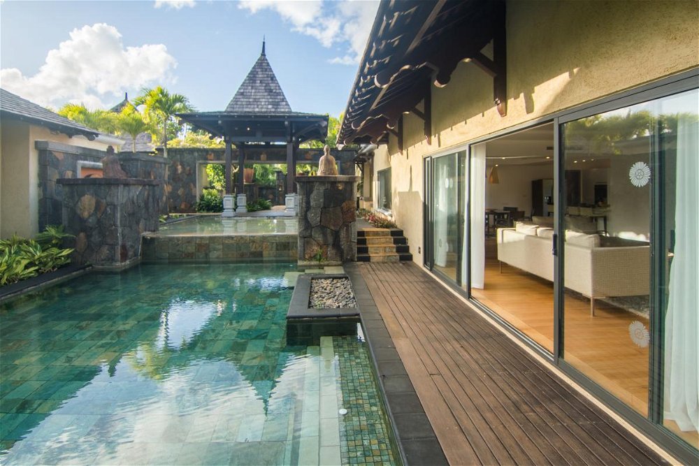 Superb villa for sale in Bel Ombre, Mauritius, with access to the beach and 5* hotel services 1674472804
