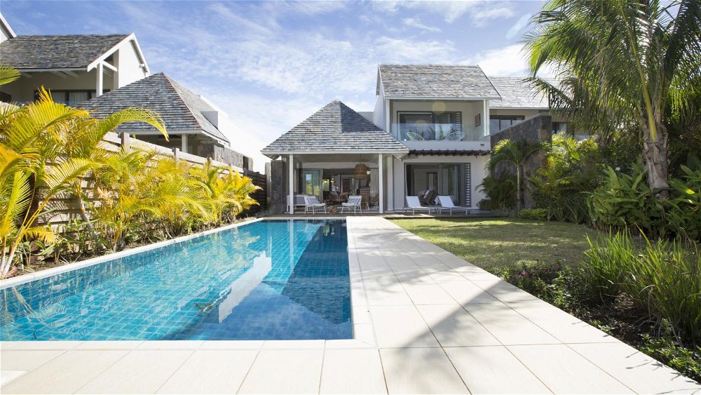 Beautiful semi-detached villa for sale in a golf estate in Beau Champ on the east coast of Mauritius 532627439