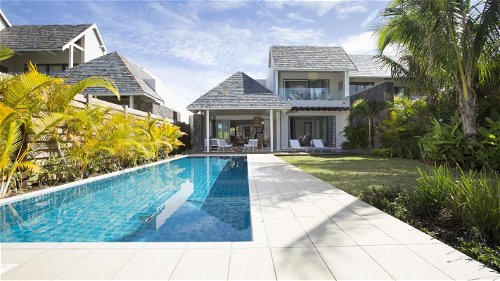 Beautiful semi-detached villa for sale in a golf estate in Beau Champ on the east coast of Mauritius 532627439