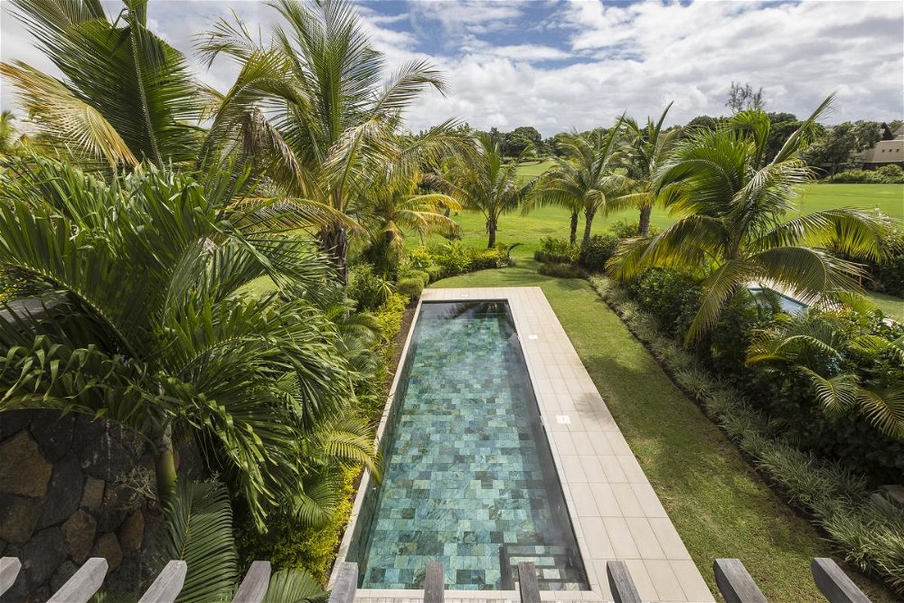 Superb semi-detached villa for sale in a golf estate in Beau Champ on the east coast of Mauritius 4054933187