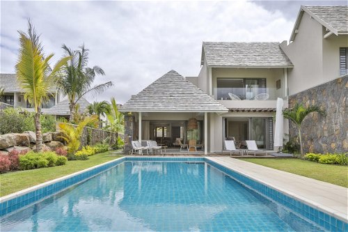 Superb semi-detached villa for sale in a golf estate in Beau Champ on the east coast of Mauritius 2260102741