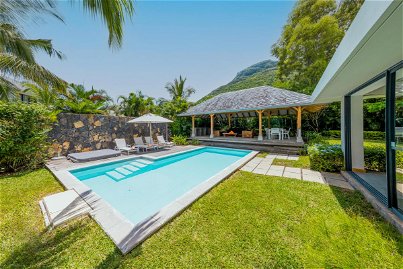 Beautiful villa within walking distance of amenities and the beach for sale in Black River, Mauritiu 3274591480