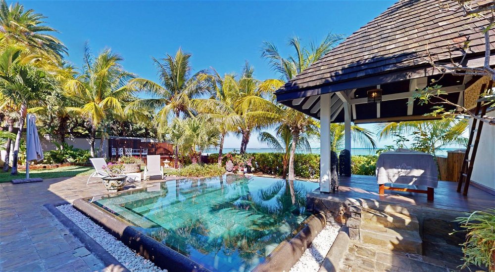 Sumptuous architect-designed beachfront villa in Tamarin 66921736