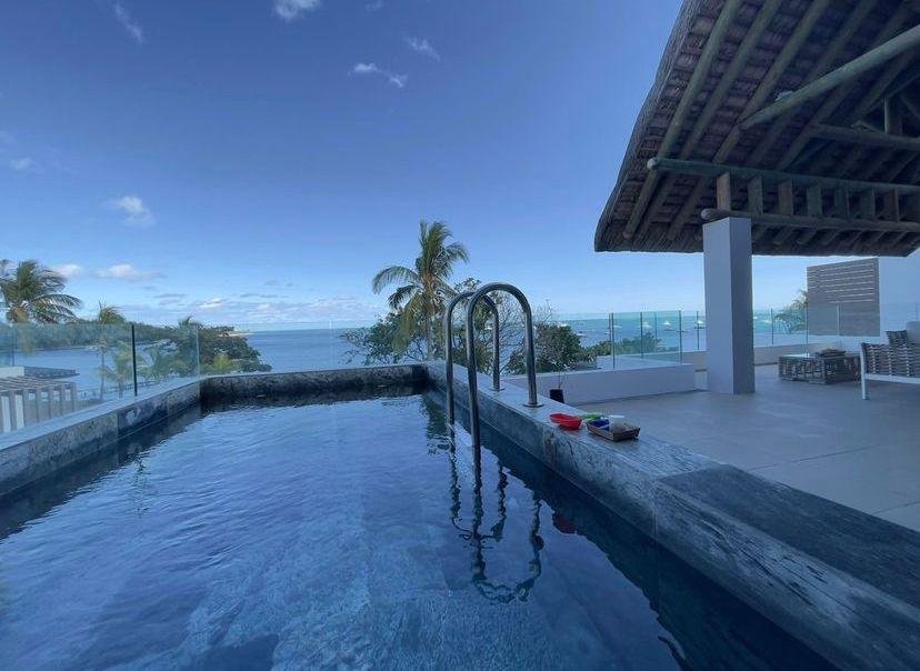 For Sale: Stunning Beachfront Penthouse in Rivière Noire, Mauritius 2123026765