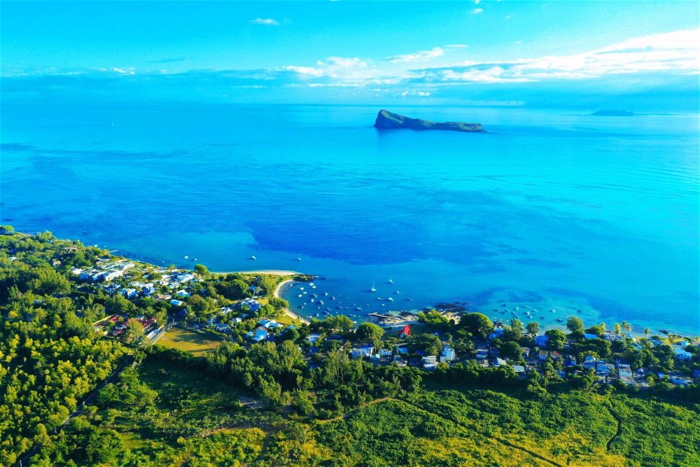 For sale, luxury villa in a secure domain in Cap Malheureux, Mauritius, close to the beach and ameni 3050469403