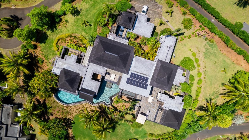 For sale in Bel Ombre, Mauritius, Balinese style villa with access to the beach and 5* hotel service 329554411