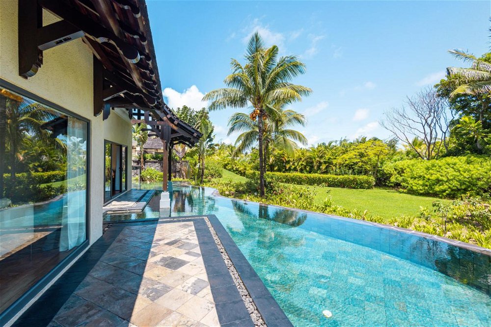 For sale in Bel Ombre, Mauritius, Balinese style villa with access to the beach and 5* hotel service 329554411